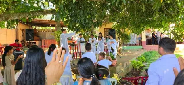 Celebración de bautismos en las aguas